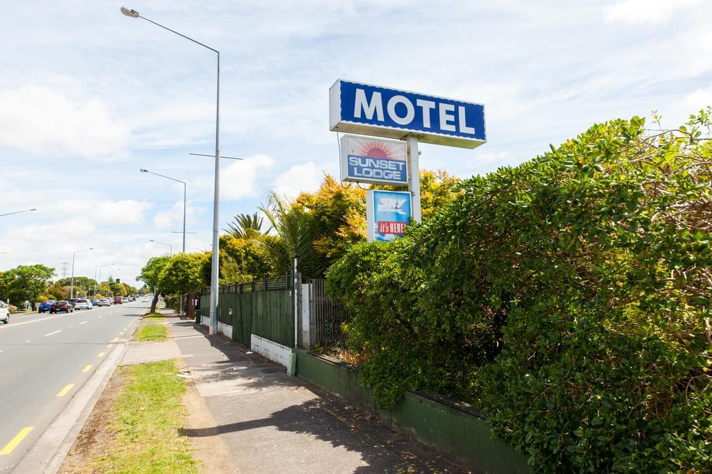 Sunset Lodge Motel Taupaki Ngoại thất bức ảnh